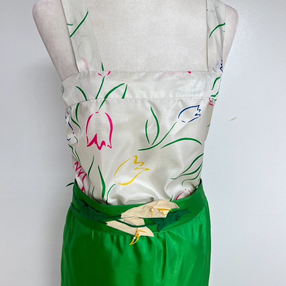 Vintage Green Satin Midi Skirt w Floral Top & Statement Belt – 60s Inspired - Picture 6 of 16